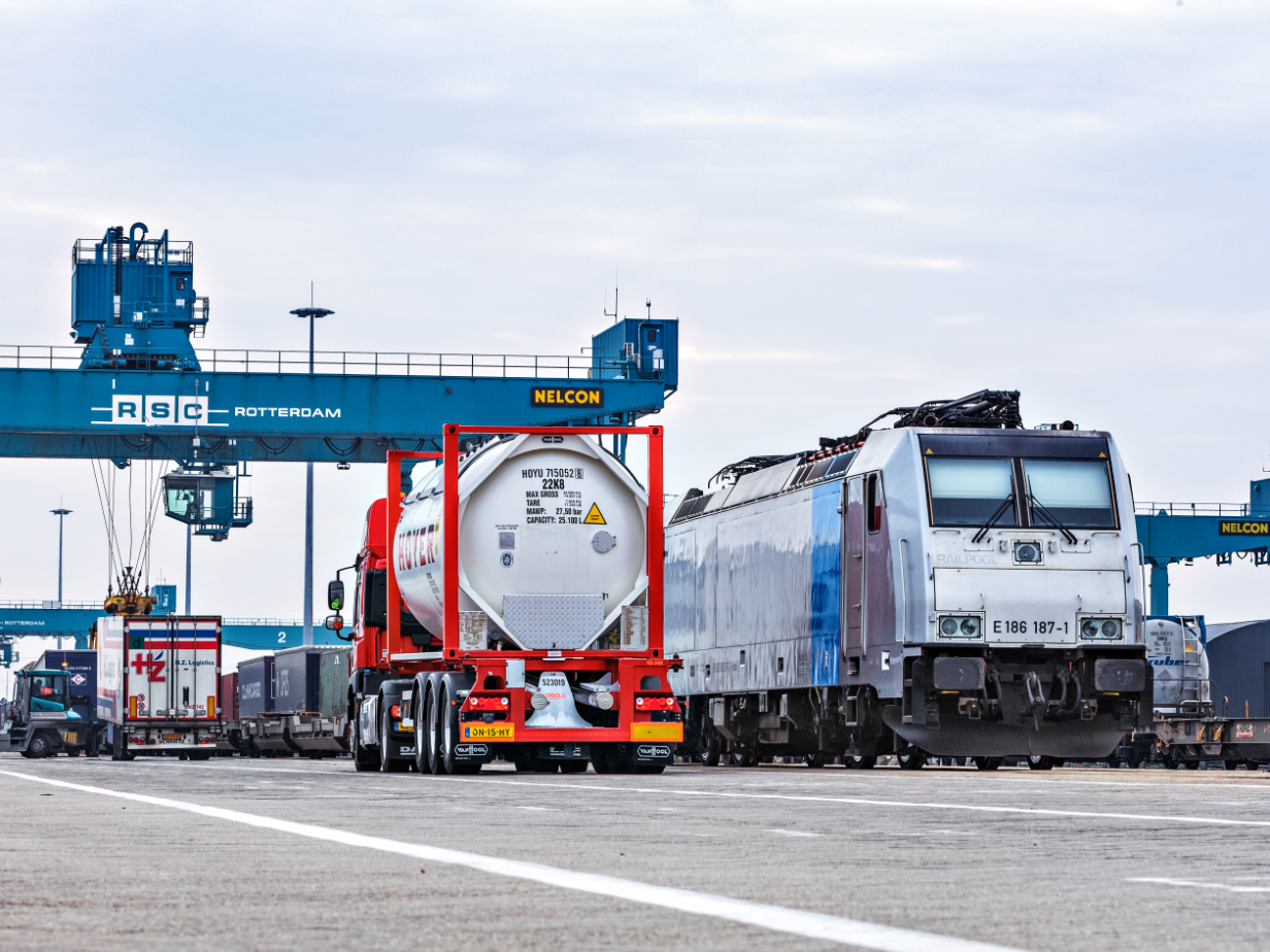 HOYER gas tank container truck rail terminal rotterdam